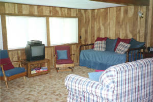 cottagelowergreatroom24website.jpg